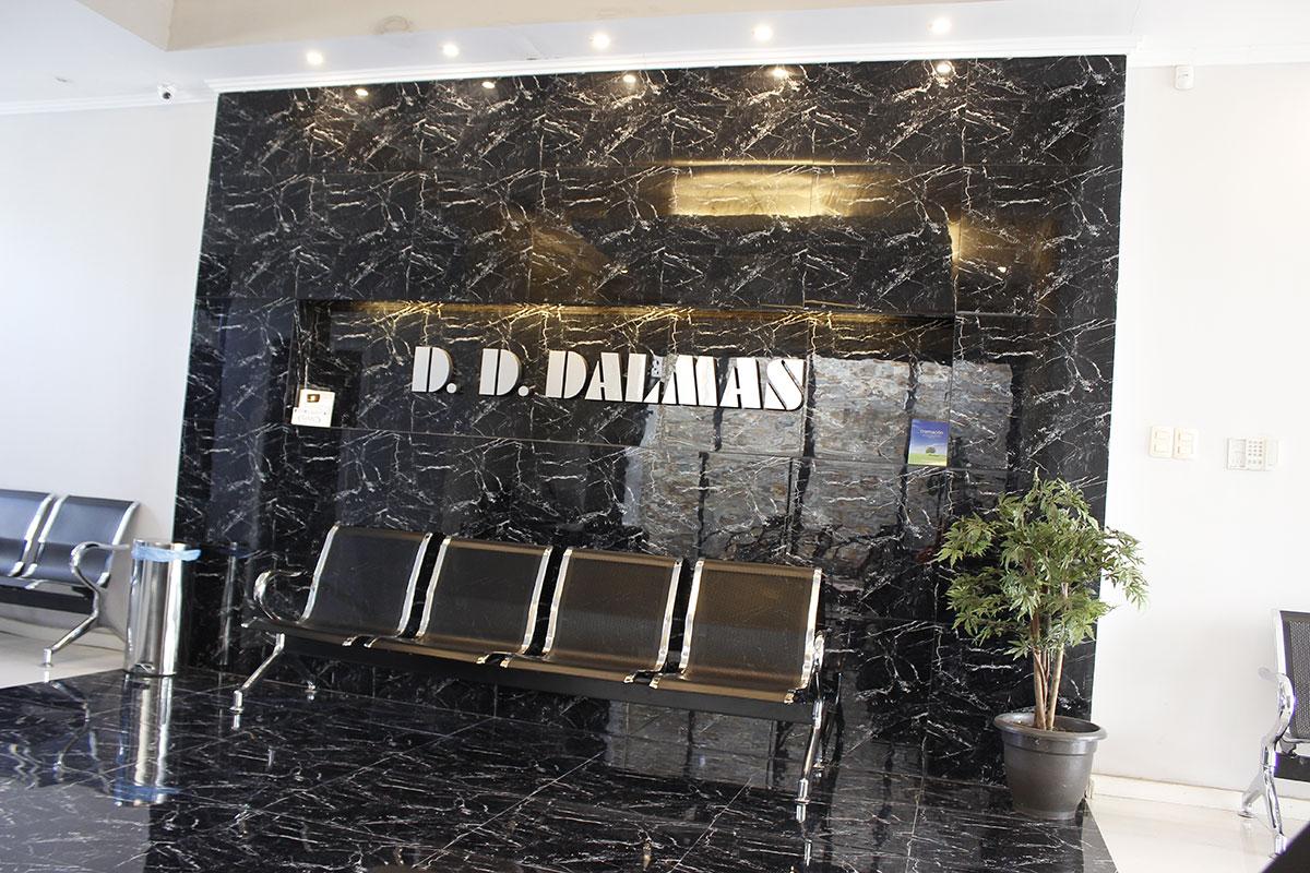 El General | Fachada